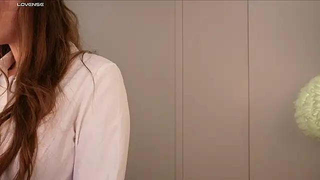 Lilly Colins online show from January 30, 7:15 pm