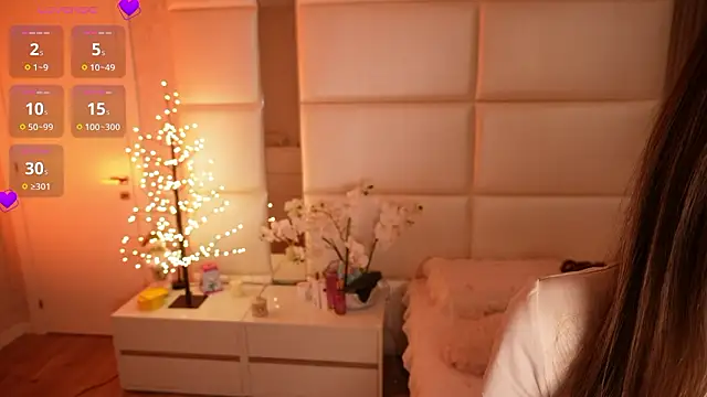 Lilly Colins online show from February 27, 7:25 pm