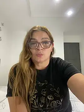 AntonellaAlondra4 online show from January 11, 1:37 am