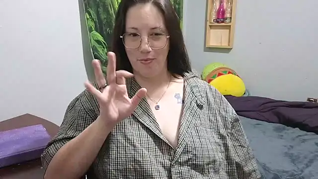 ThickGirlsDoItBetter online show from January 12, 3:17 am