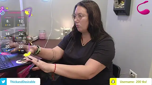 ThickGirlsDoItBetter online show from October 21, 11:49 pm