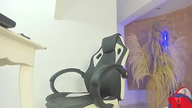 APRILL FOXX online show from December 26, 12:16 pm