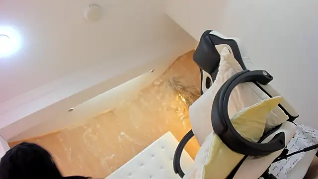 APRILL FOXX online show from February 18, 3:53 am