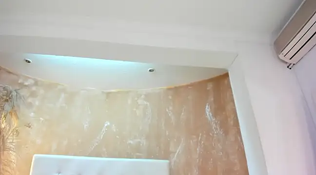 APRILL FOXX online show from March 5, 10:00 am