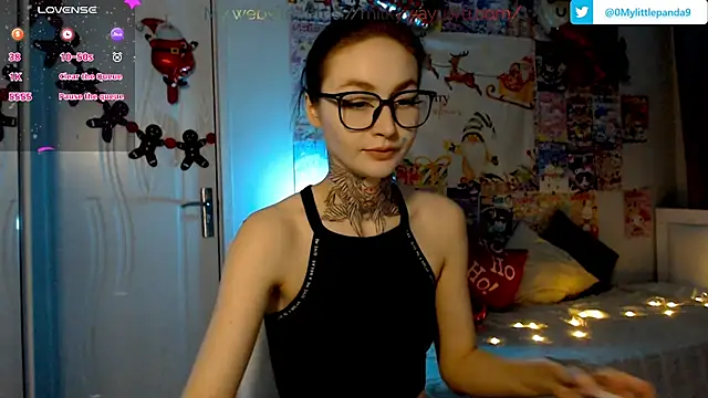 Snapshot of Milky_way_UwU chatting on December 22, 11:09 pm Milky way UwU online show from December 22, 11:09 pm