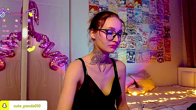 Snapshot of Milky_way_UwU chatting on February 22, 1:18 am Milky way UwU online show from February 22, 1:18 am