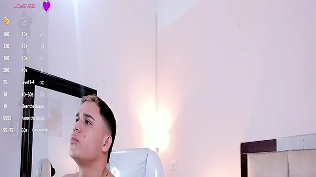 saraandstiven online show from March 11, 3:16 am