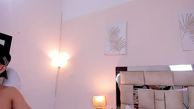 saraandstiven online show from March 19, 3:09 am