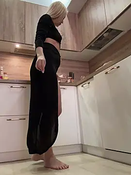 AdeleRoberts online show from February 5, 8:21 am