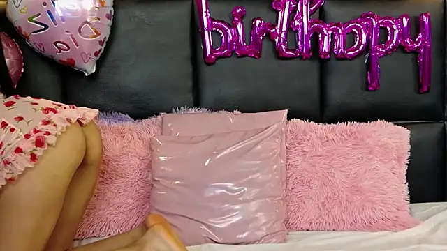 Snapshot of BlairBadgley chatting on November 18, 11:15 pm BlairBadgley online show from November 18, 11:15 pm