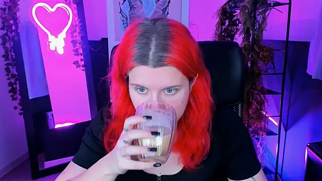 Snapshot of NielletaBlossom chatting on February 2, 5:10 am NielletaBlossom online show from February 2, 5:10 am