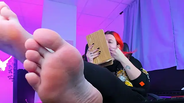 Snapshot of NielletaBlossom chatting on February 9, 5:19 am NielletaBlossom online show from February 9, 5:19 am