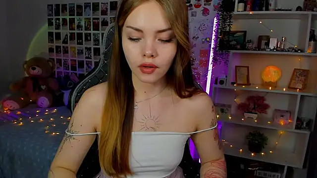 Snapshot of AkiraKatsu chatting on September 29, 12:21 pm AkiraKatsu online show from September 29, 12:21 pm