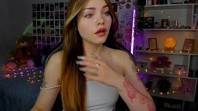 Snapshot of AkiraKatsu chatting on October 13, 10:59 am AkiraKatsu online show from October 13, 10:59 am