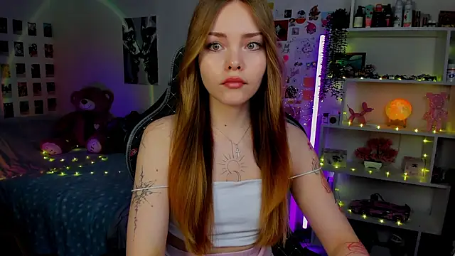 Snapshot of AkiraKatsu chatting on November 8, 11:32 am AkiraKatsu online show from November 8, 11:32 am