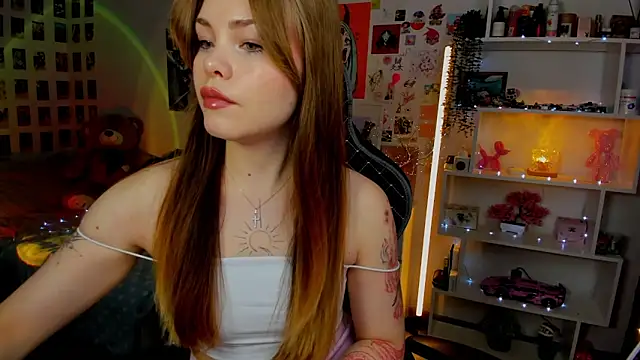 Snapshot of AkiraKatsu chatting on December 2, 10:20 am AkiraKatsu online show from December 2, 10:20 am