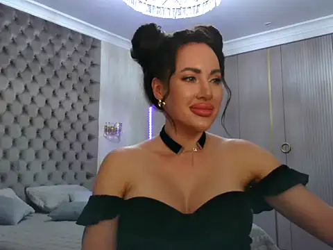 TianaPosh online show from February 6, 7:40 pm