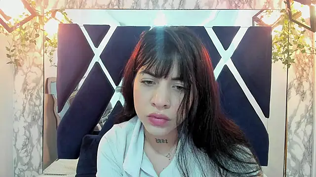 Snapshot of Violet_m chatting on December 5, 6:55 pm Violet m online show from December 5, 6:55 pm