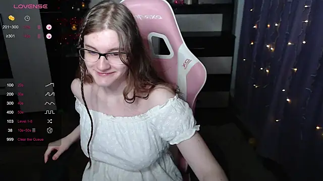 Snapshot of Tomato_Tease chatting on December 16, 5:01 am Tomato Tease online show from December 16, 5:01 am