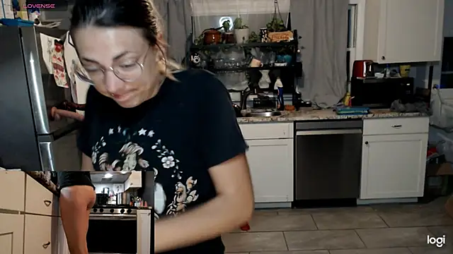 Snapshot of KSwonderland6 chatting on October 16, 5:19 am KSwonderland6 online show from October 16, 5:19 am