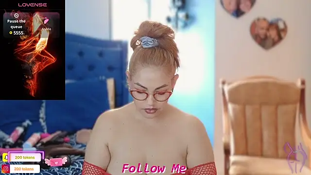 QueenYsuRey online show from March 11, 4:40 pm