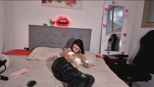 Snapshot of Amberx_Sweet chatting on December 2, 9:32 pm Amberx Sweet online show from December 2, 9:32 pm