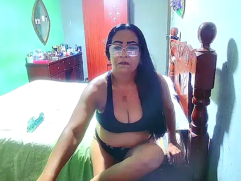 Snapshot of rosi_pamela chatting on December 5, 2:11 pm rosi pamela online show from December 5, 2:11 pm