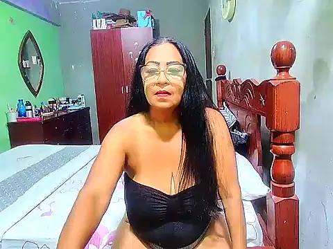 Snapshot of rosi_pamela chatting on January 3, 6:14 pm rosi pamela online show from January 3, 6:14 pm