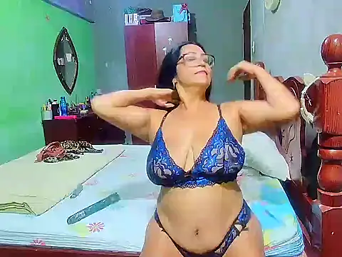 Snapshot of rosi_pamela chatting on January 14, 6:28 pm rosi pamela online show from January 14, 6:28 pm