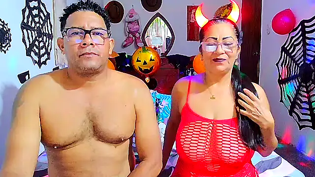 Snapshot of rosi_pamela chatting on October 19, 1:34 pm rosi pamela online show from October 19, 1:34 pm