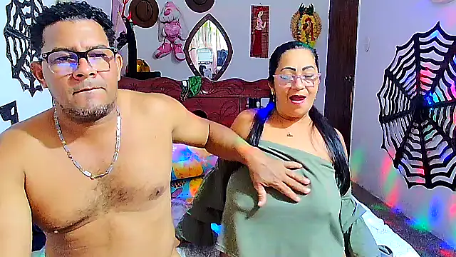 Snapshot of rosi_pamela chatting on November 1, 8:00 pm rosi pamela online show from November 1, 8:00 pm