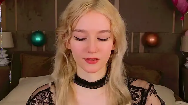 Snapshot of NaomiLoys chatting on February 15, 7:28 pm NaomiLoys online show from February 15, 7:28 pm