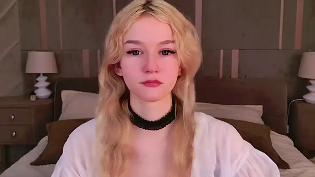 Snapshot of NaomiLoys chatting on March 8, 5:59 am NaomiLoys online show from March 8, 5:59 am