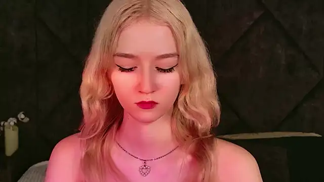 Snapshot of NaomiLoys chatting on November 18, 10:52 am NaomiLoys online show from November 18, 10:52 am