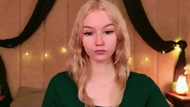 Snapshot of NaomiLoys chatting on November 24, 10:59 am NaomiLoys online show from November 24, 10:59 am