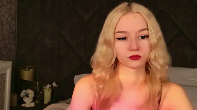 Snapshot of NaomiLoys chatting on December 2, 3:51 pm NaomiLoys online show from December 2, 3:51 pm