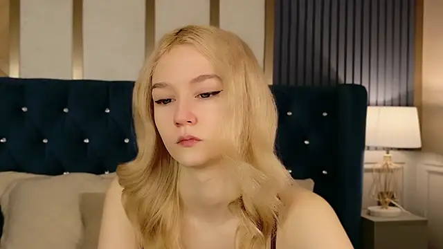 Snapshot of NaomiLoys chatting on February 27, 10:37 am NaomiLoys online show from February 27, 10:37 am