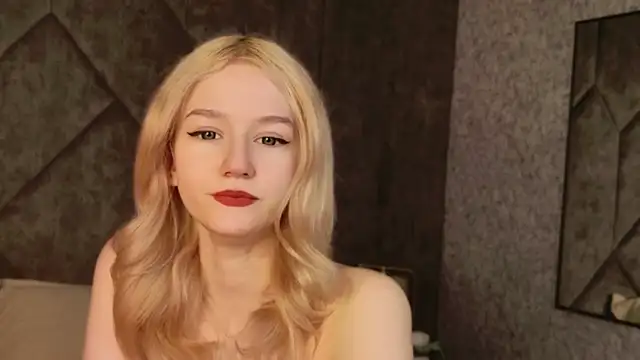 Snapshot of NaomiLoys chatting on February 28, 10:49 am NaomiLoys online show from February 28, 10:49 am