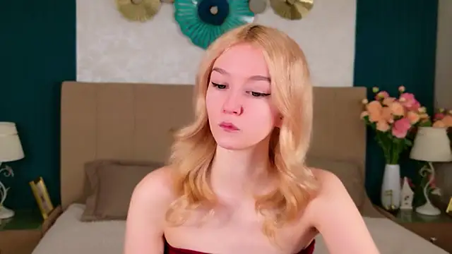 Snapshot of NaomiLoys chatting on March 7, 10:56 am NaomiLoys online show from March 7, 10:56 am