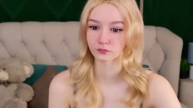 Snapshot of NaomiLoys chatting on March 12, 12:11 pm NaomiLoys online show from March 12, 12:11 pm