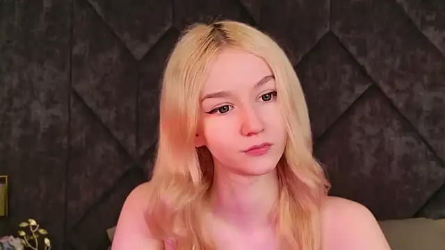 Snapshot of NaomiLoys chatting on March 16, 11:03 am NaomiLoys online show from March 16, 11:03 am