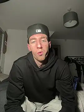 Snapshot of MikesWood21 chatting on December 14, 3:07 am MikesWood21 online show from December 14, 3:07 am