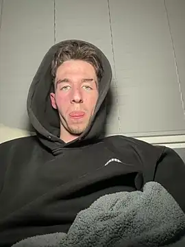 Snapshot of MikesWood21 chatting on March 18, 12:05 am MikesWood21 online show from March 18, 12:05 am