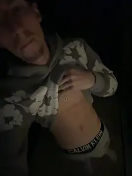 Snapshot of MikesWood21 chatting on October 4, 11:25 pm MikesWood21 online show from October 4, 11:25 pm