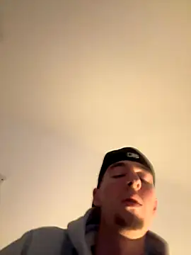 Snapshot of MikesWood21 chatting on October 12, 11:15 pm MikesWood21 online show from October 12, 11:15 pm