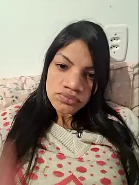 Snapshot of charllottebrasilian chatting on June 18, 1:17 am charllottebrasilian online show from June 18, 1:17 am