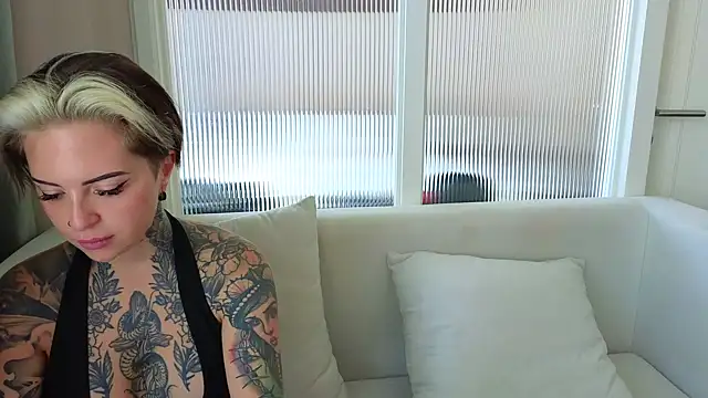 Alexandersonxo online show from April 27, 2:20 am