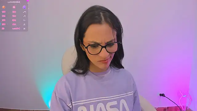 Snapshot of mariaan_m_ chatting on December 14, 10:18 pm mariaan m  online show from December 14, 10:18 pm