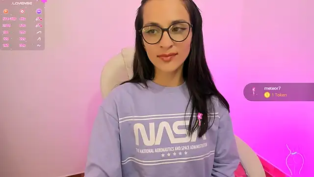 Snapshot of mariaan_m_ chatting on December 21, 7:27 pm mariaan m  online show from December 21, 7:27 pm