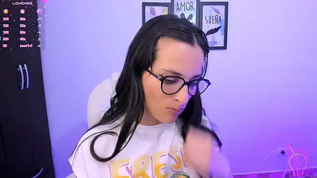 Snapshot of mariaan_m_ chatting on January 4, 8:27 pm mariaan m  online show from January 4, 8:27 pm